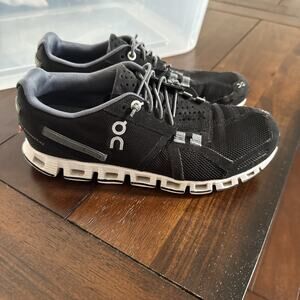 On Cloud 5 Black white Athletic Running Shoes Sneakers Women’s Size 5.5 Used